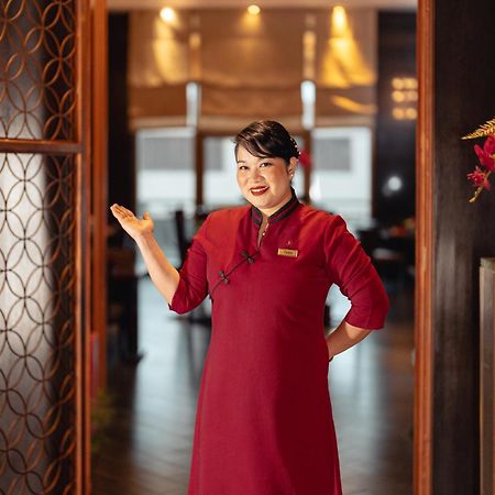 Hotel Sofitel Cairo Downtown Nile Exterior foto A hotel hostess in Vietnam