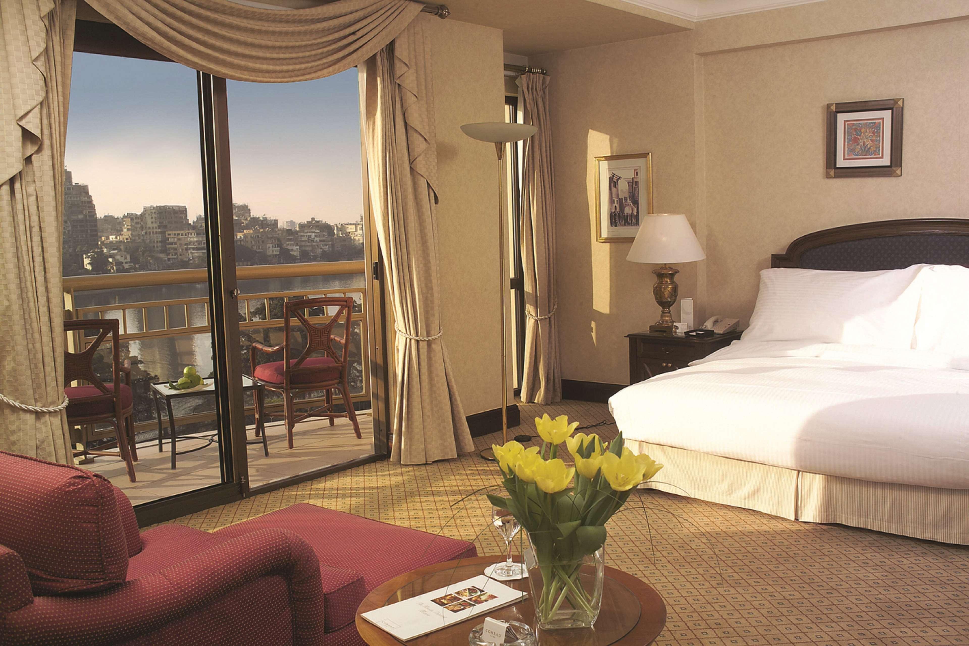 Hotel Sofitel Cairo Downtown Nile Exterior foto A room at the Four Seasons Hotel, Cairo