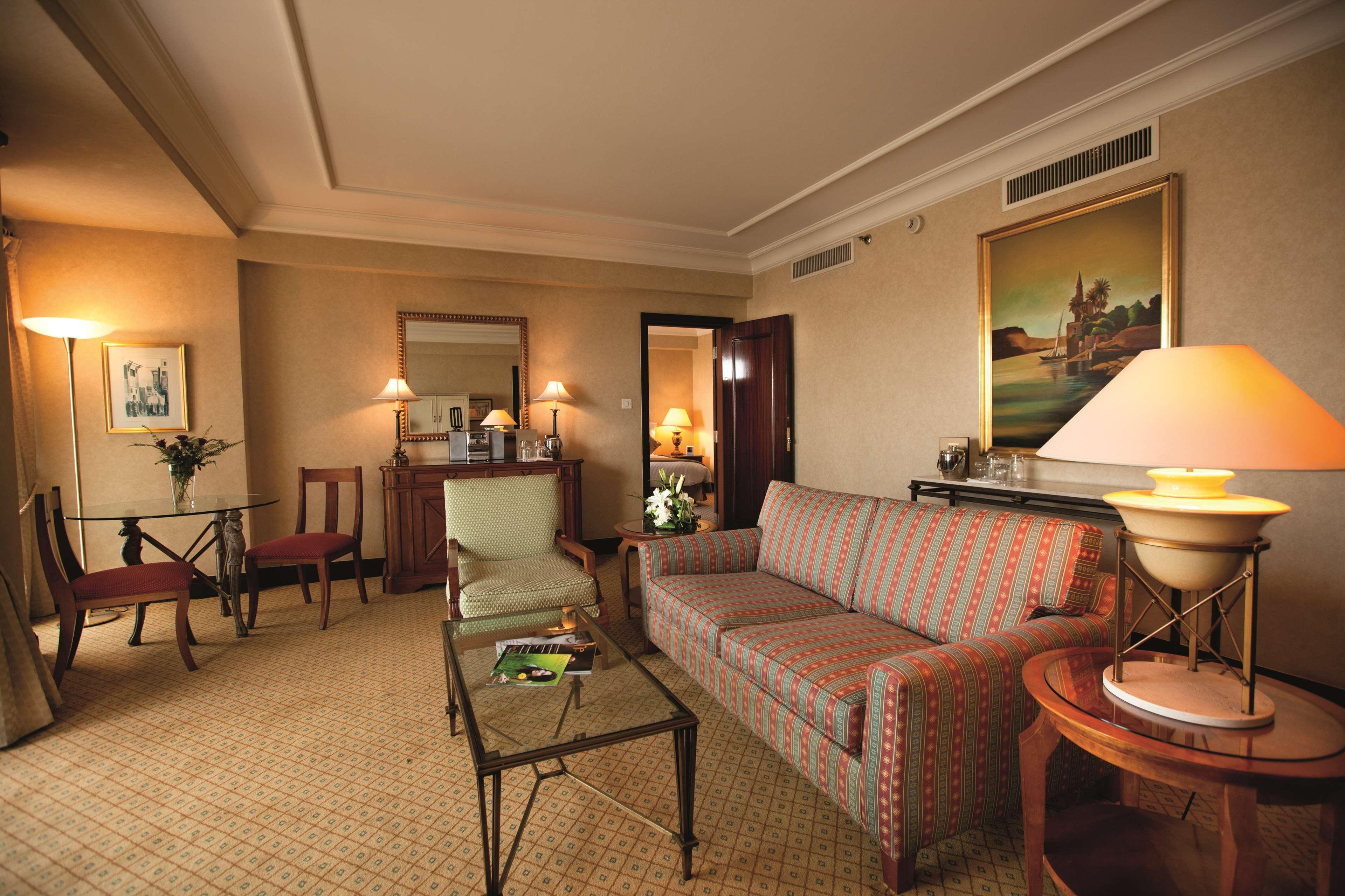 Hotel Sofitel Cairo Downtown Nile Exterior foto A suite at the Four Seasons Hotel, Cairo