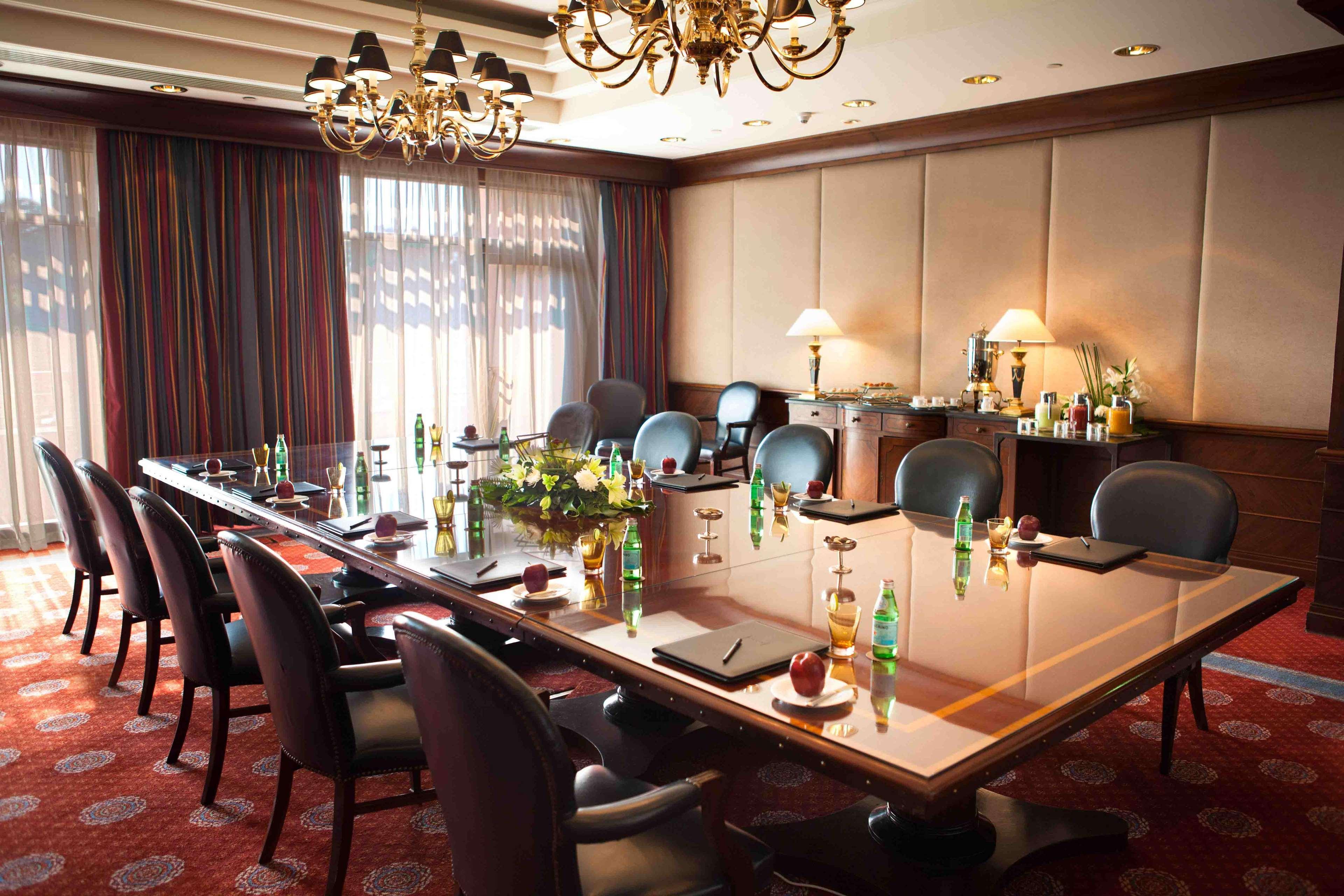 Hotel Sofitel Cairo Downtown Nile Einrichtungen foto The boardroom at the hotel