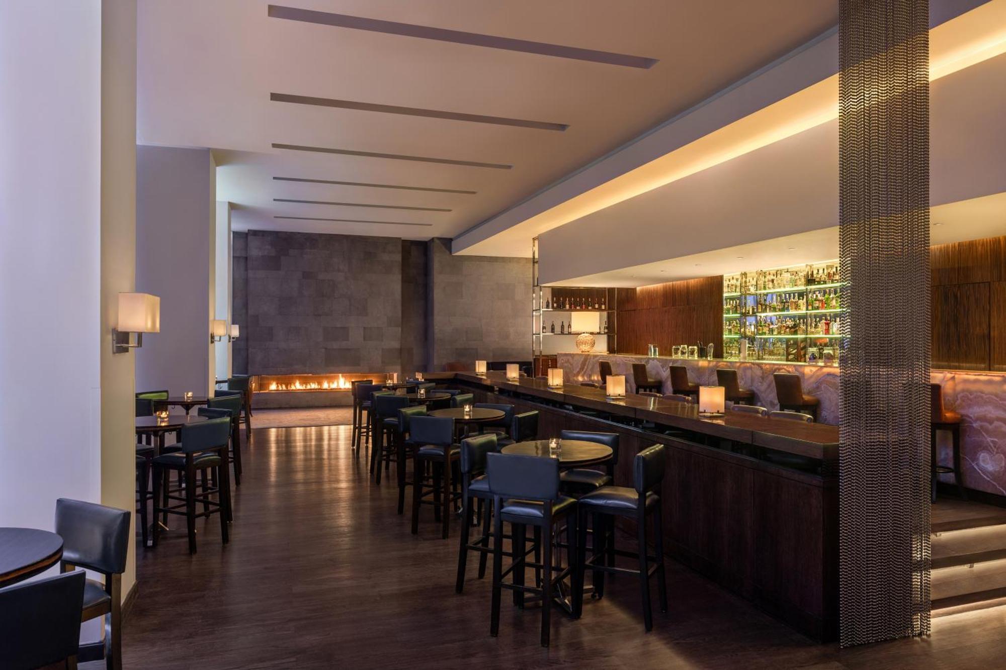 Hotel Sofitel Cairo Downtown Nile Exterior foto The bar at the London Edition