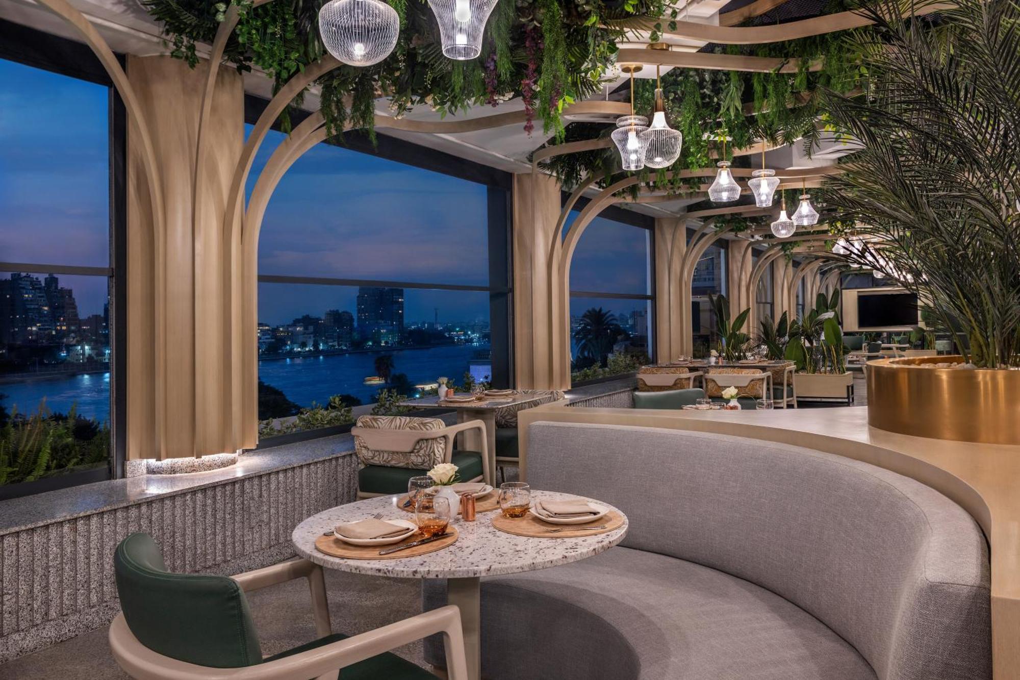 Hotel Sofitel Cairo Downtown Nile Exterior foto The interior of the restaurant