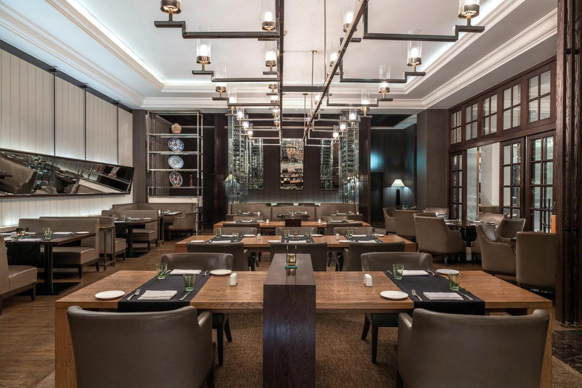 Hotel Sofitel Cairo Downtown Nile Exterior foto The interior of the restaurant in 2018