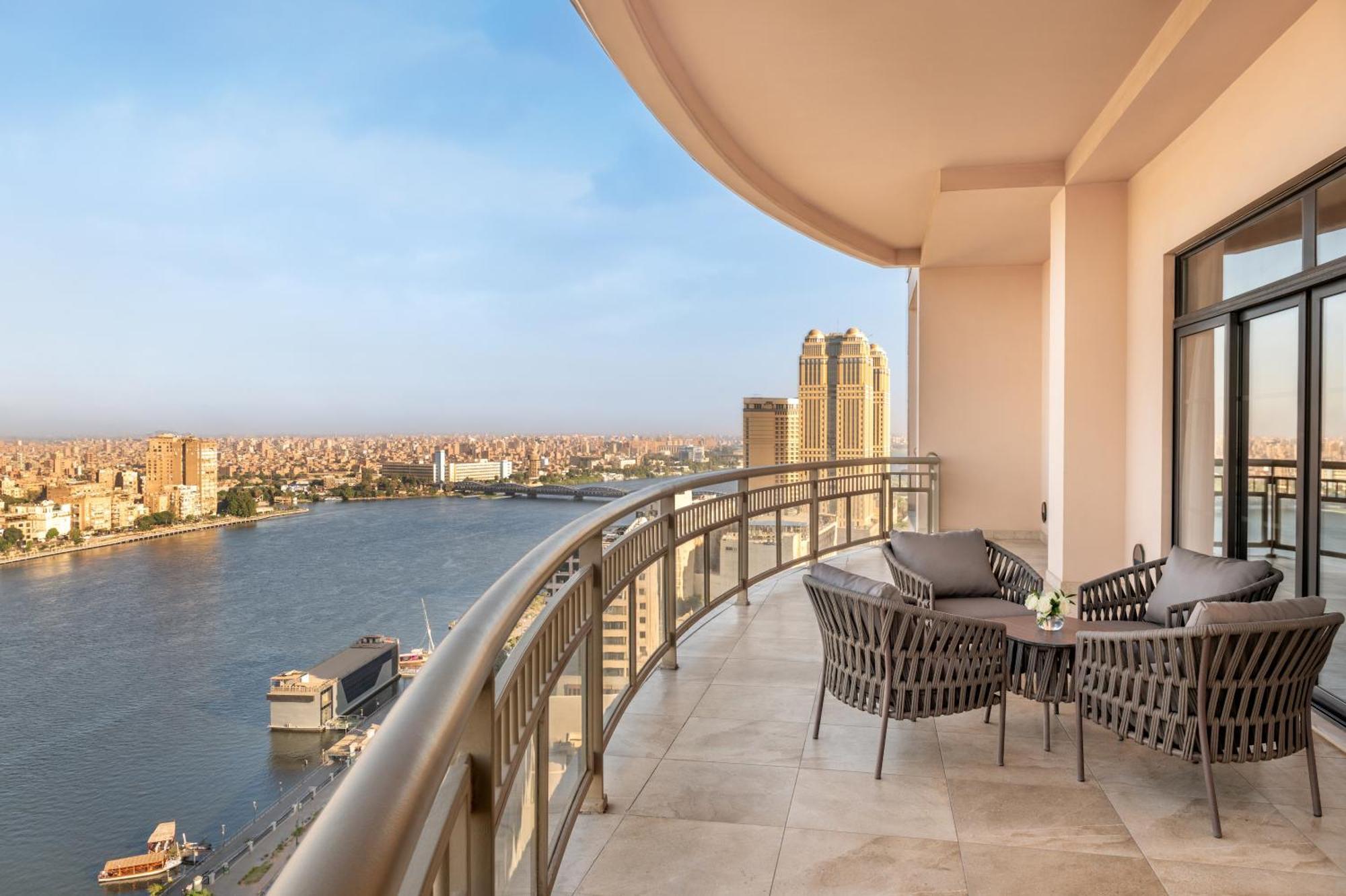 Hotel Sofitel Cairo Downtown Nile Exterior foto View from the balcony of a suite at the Four Seasons Hotel, Cairo