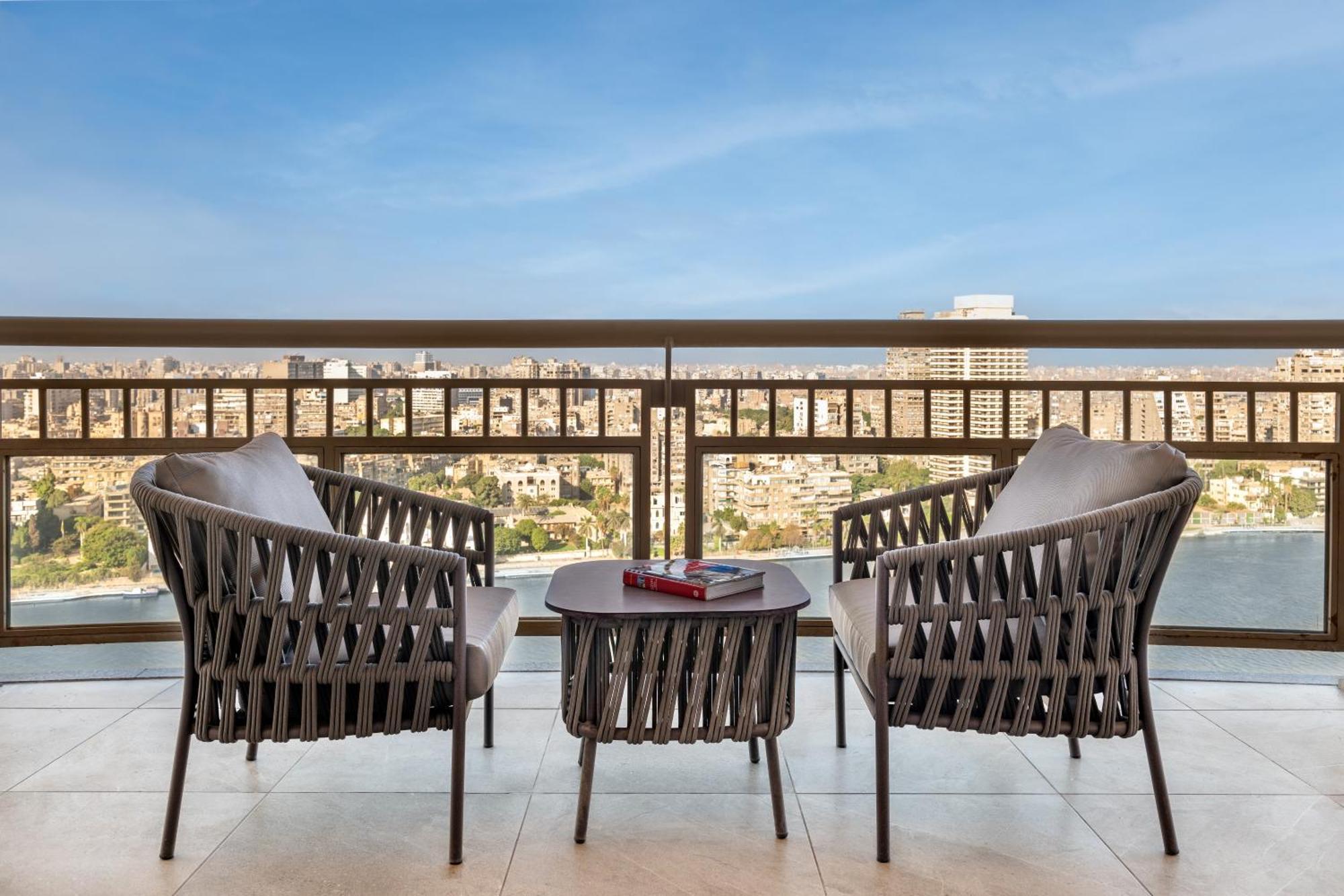 Hotel Sofitel Cairo Downtown Nile Exterior foto View from the balcony of a suite