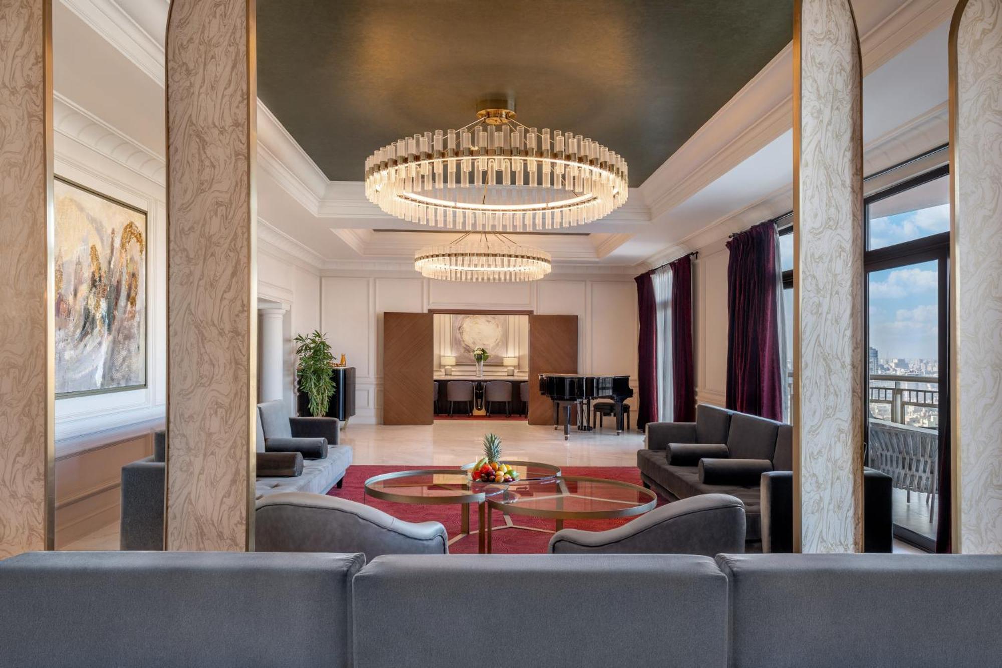 Hotel Sofitel Cairo Downtown Nile Exterior foto The 19th-floor Sky Lounge