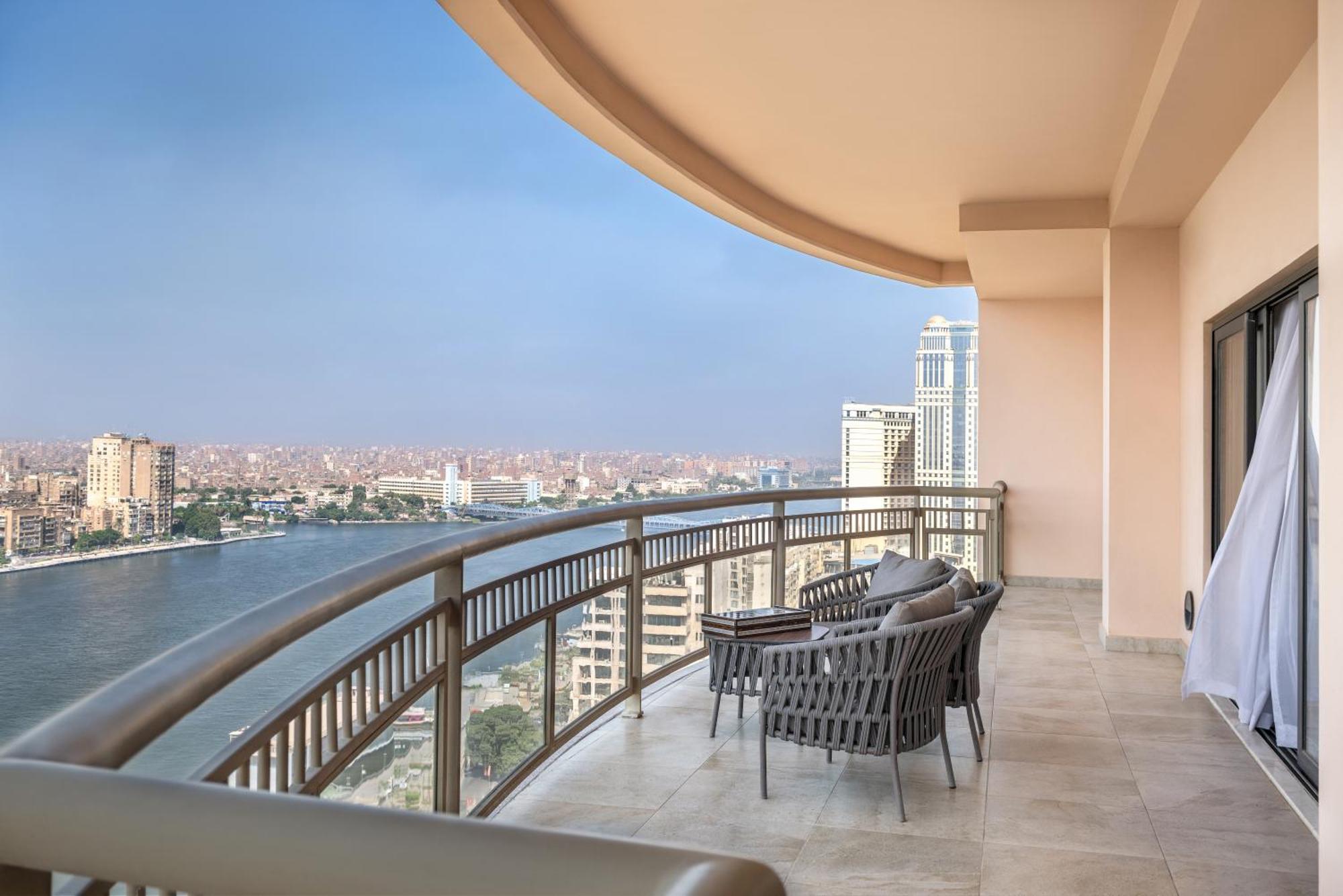 Hotel Sofitel Cairo Downtown Nile Exterior foto View from a suite