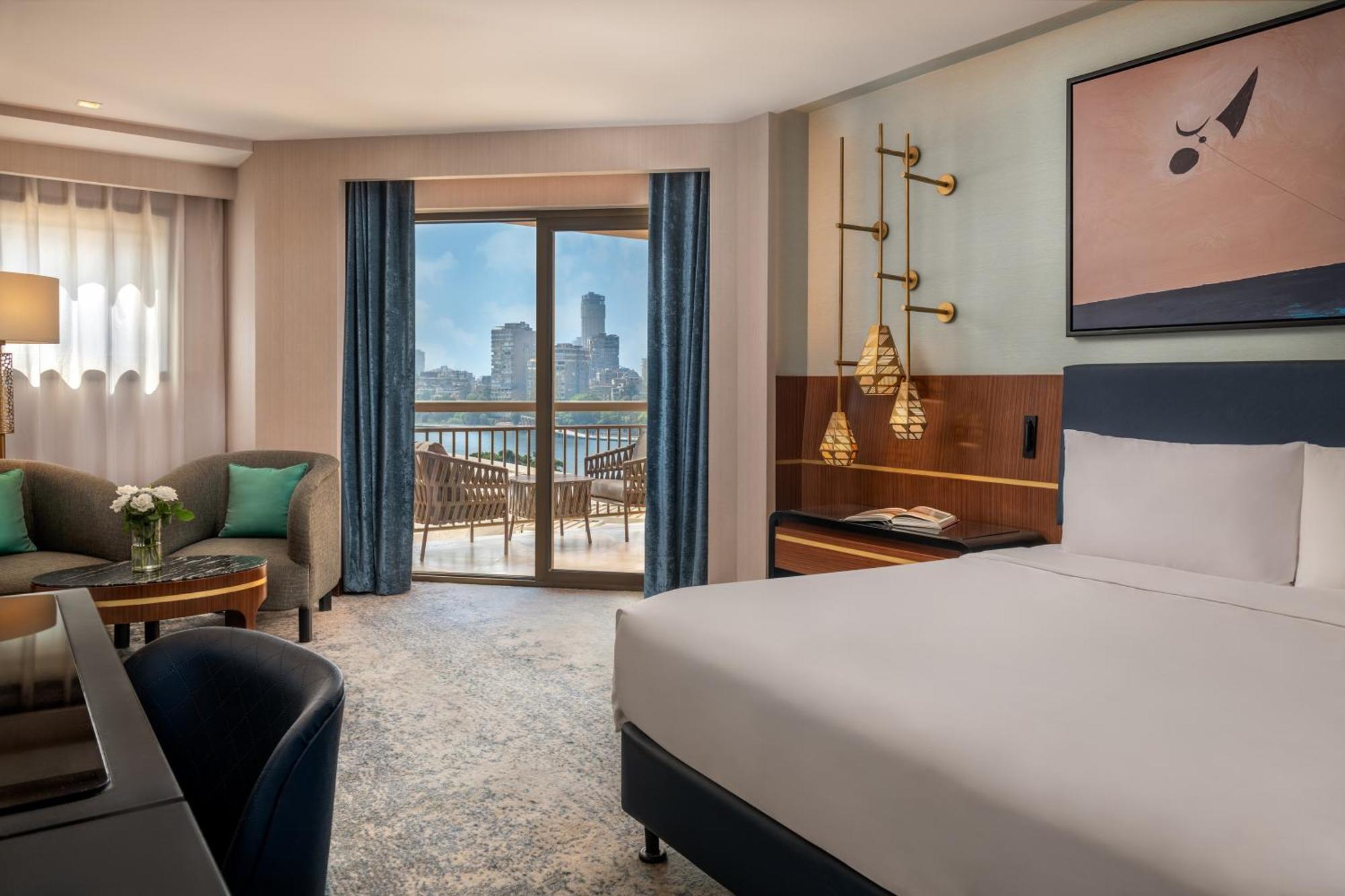Hotel Sofitel Cairo Downtown Nile Exterior foto A guest room at the hotel