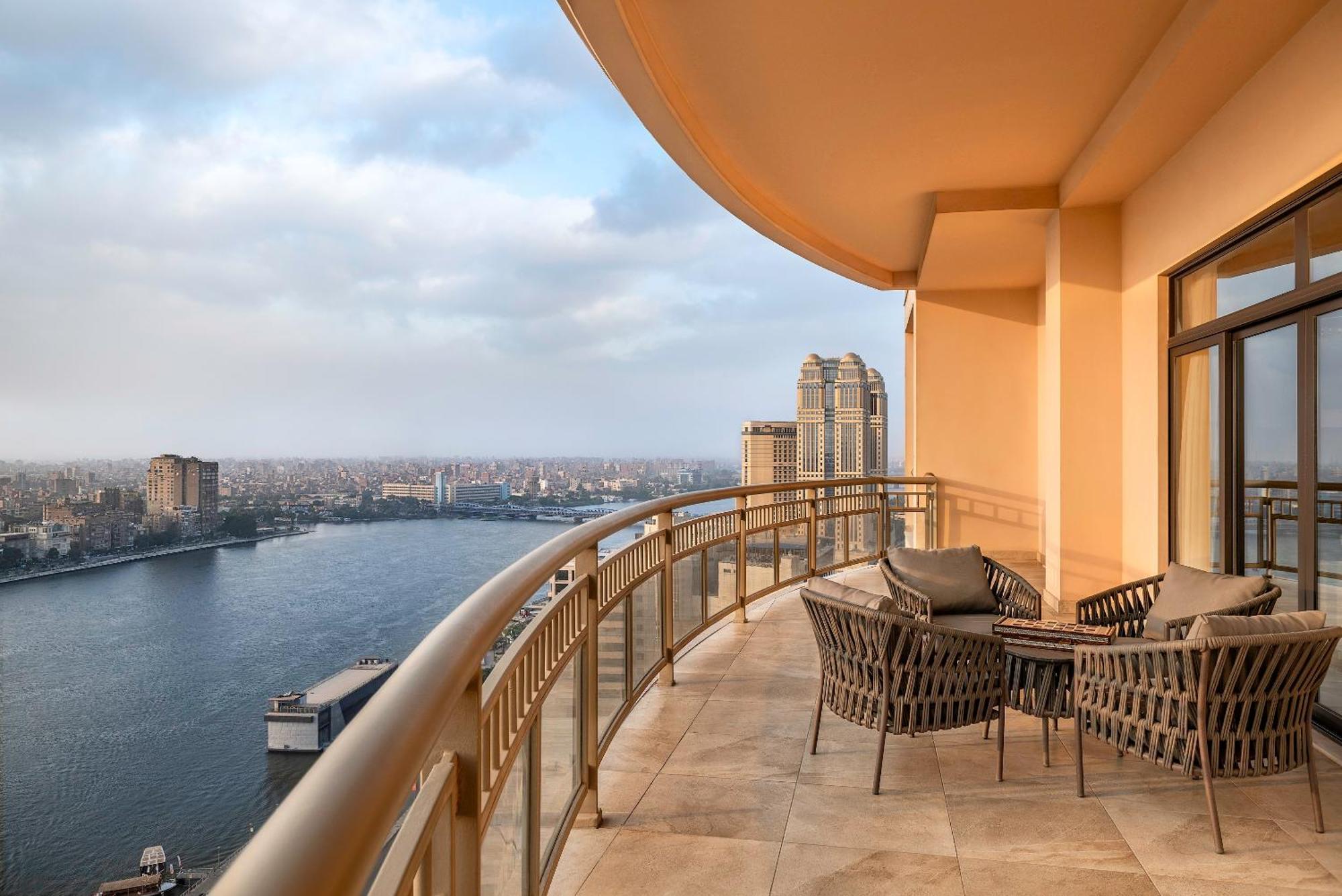Hotel Sofitel Cairo Downtown Nile Exterior foto View from the balcony of a suite at the Four Seasons Hotel, Cairo