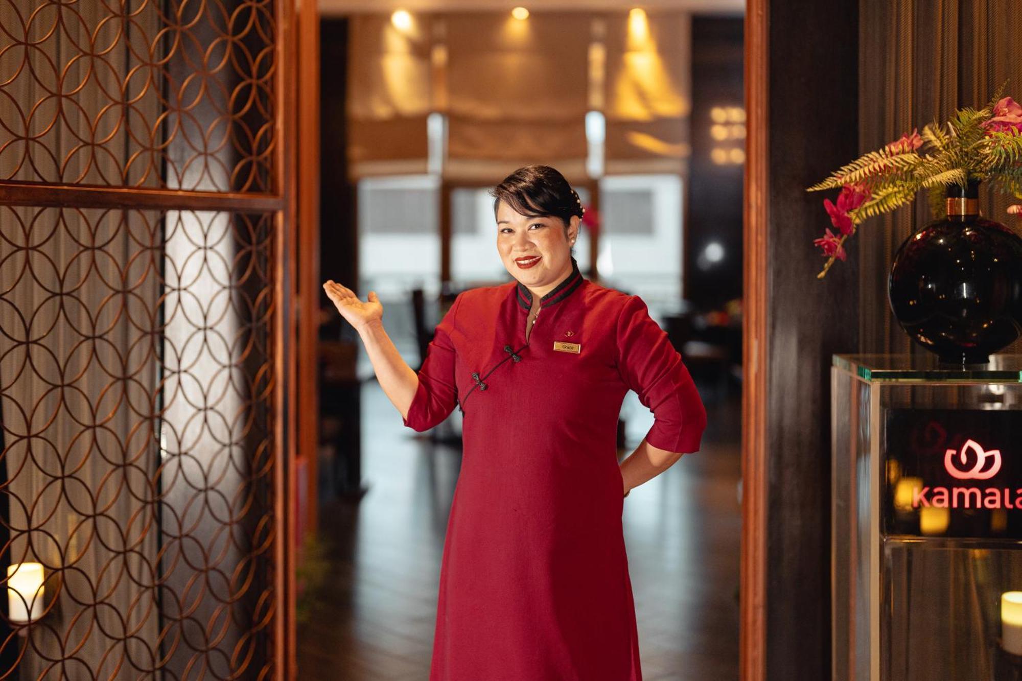 Hotel Sofitel Cairo Downtown Nile Exterior foto A hotel hostess in Vietnam